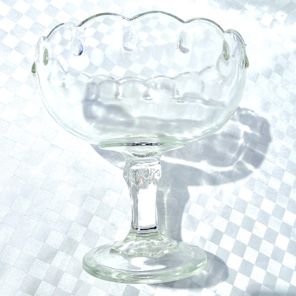 Vintage pressed glass bowl with teardrops accents - Picture 2 of 7